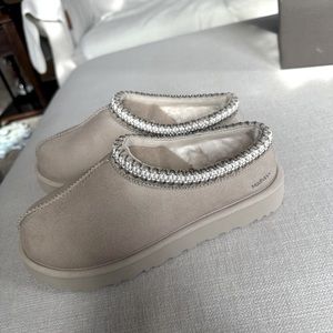 Madhappy x Ugg Tasman Slippers Size 7 color: White pepper